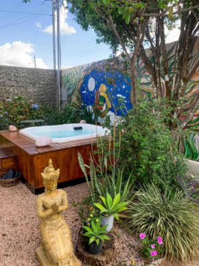 3BR, 3BA Cosmic Home Sleeps 12! With a Lux Jacuzzi